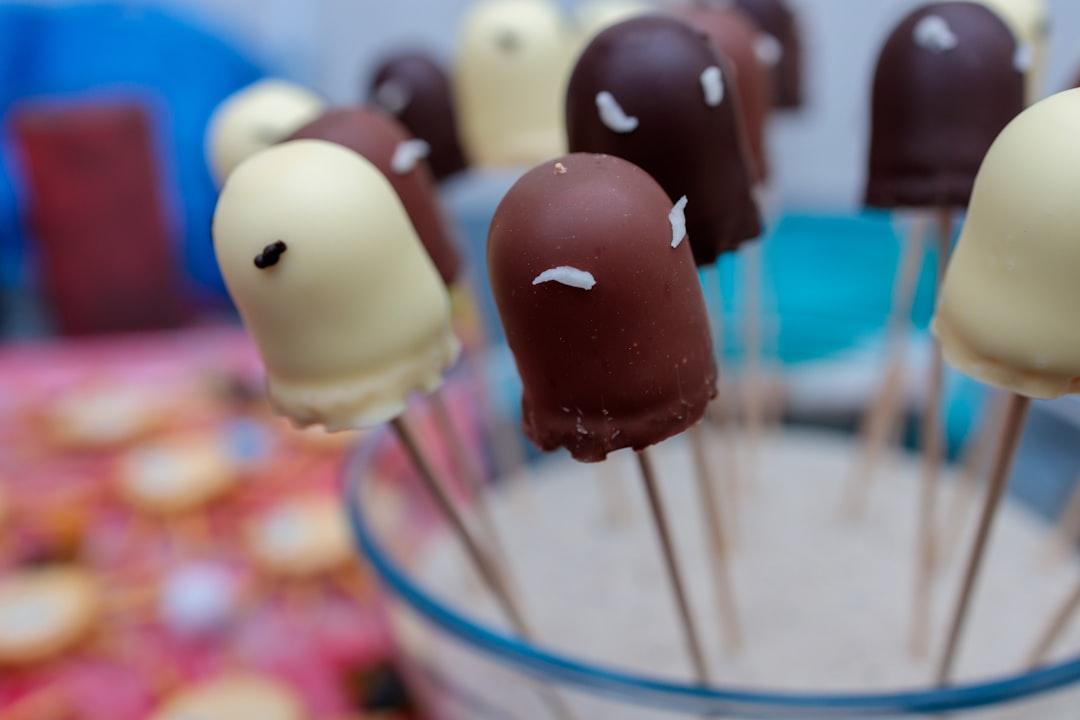25-Min Chocolate Ghost Cake Pops