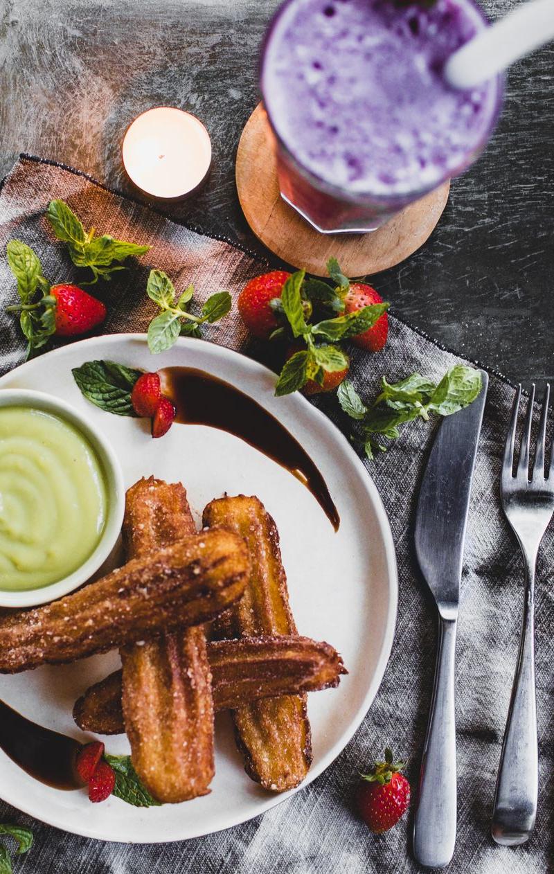 10-Min Churros With Chocolate & Strawberries