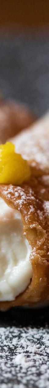 Classic Italian Cannoli