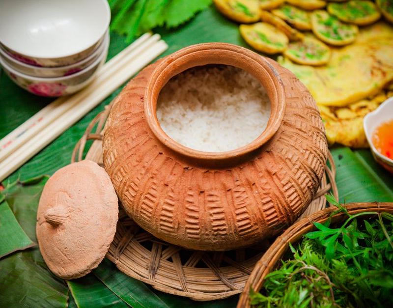 20-Min Clay Pot Rice with Crispy Edges