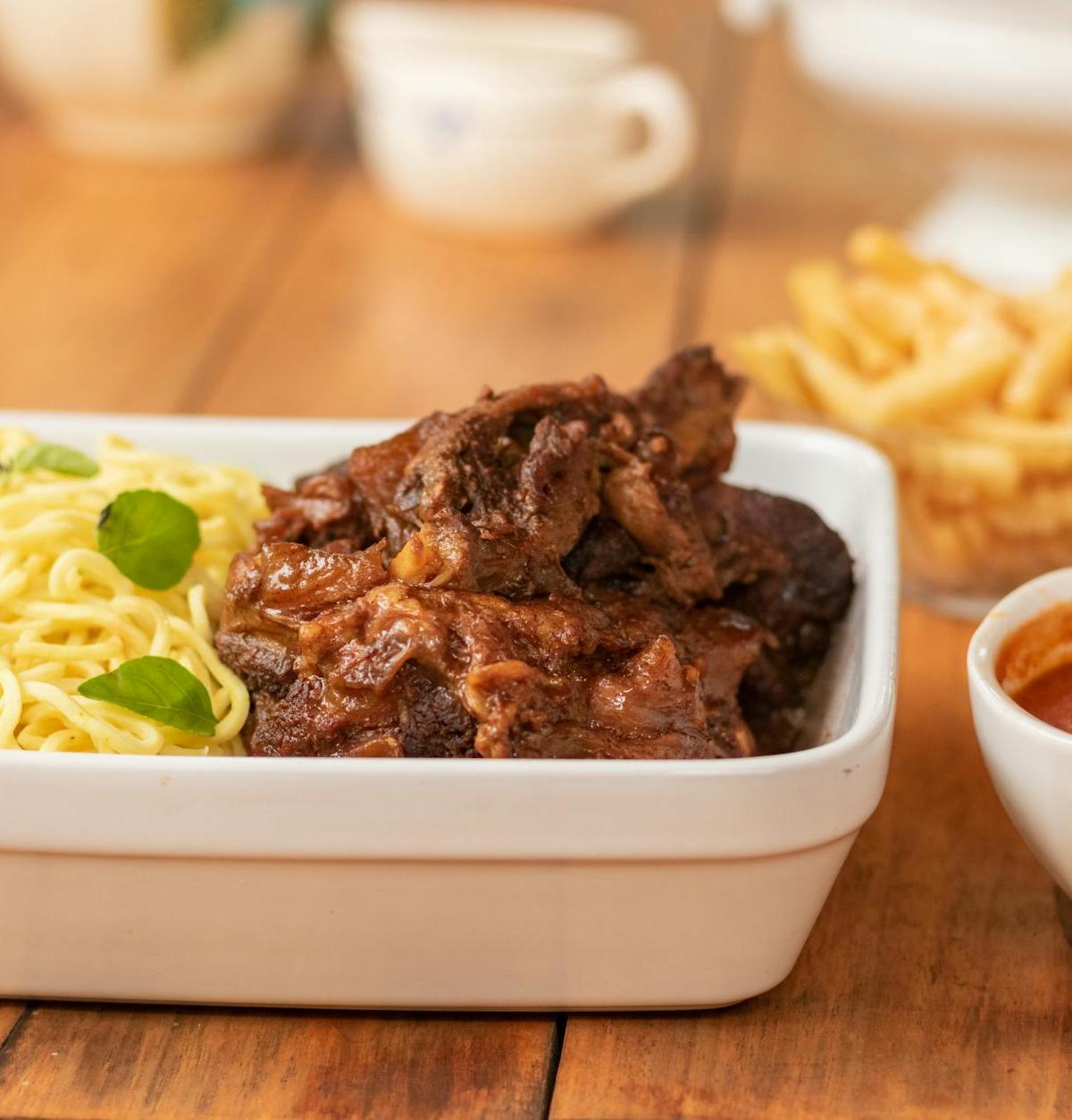 Corfu Beef in Tomato-Wine Sauce