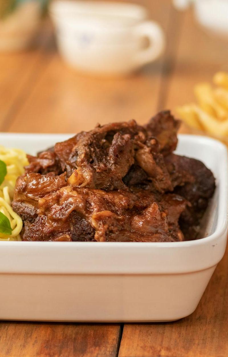 Corfu Beef in Tomato-Wine Sauce