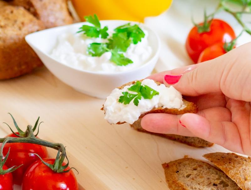 5-Min Cottage Cheese Ranch Dip with Veggies
