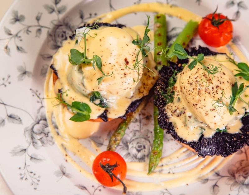 Creamy Asparagus with Lemon Hollandaise