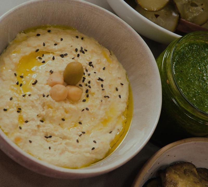 Creamy Israeli Hummus Bowl