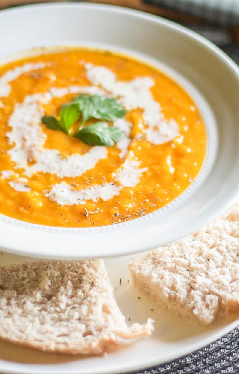 20-Min Creamy Pumpkin Soup with Crispy Bread