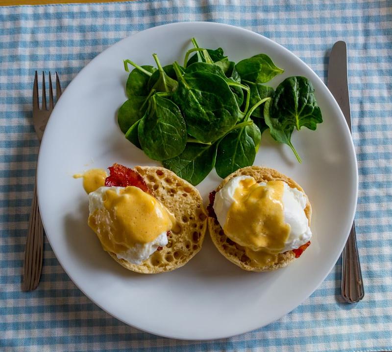 20-Min Crispy Bacon Benedict