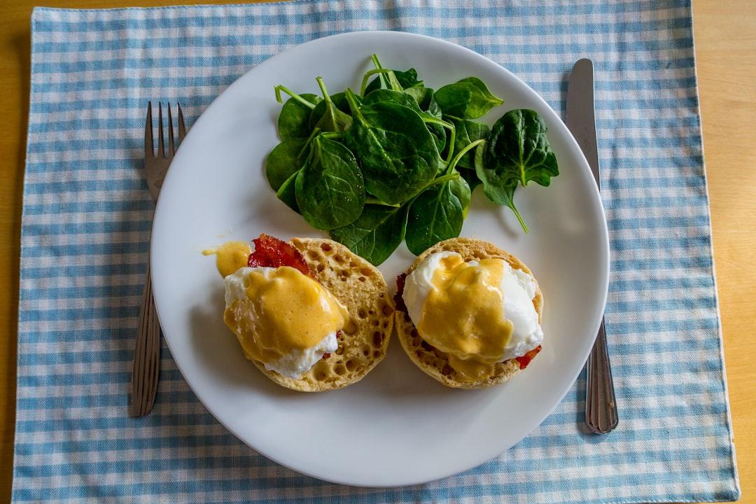 20-Min Crispy Bacon Benedict