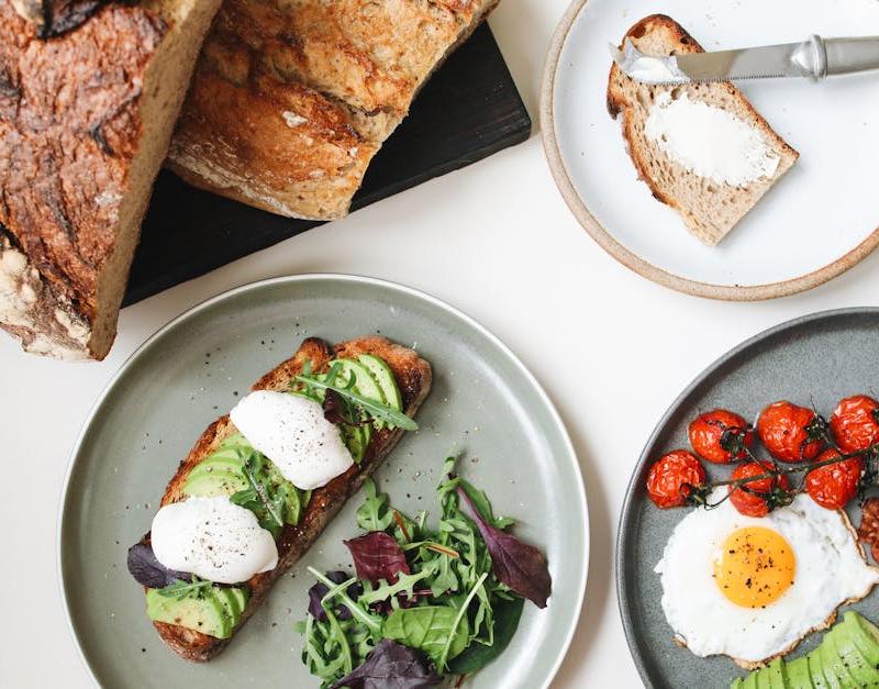Crispy Bacon & Fried Egg Avocado Toast