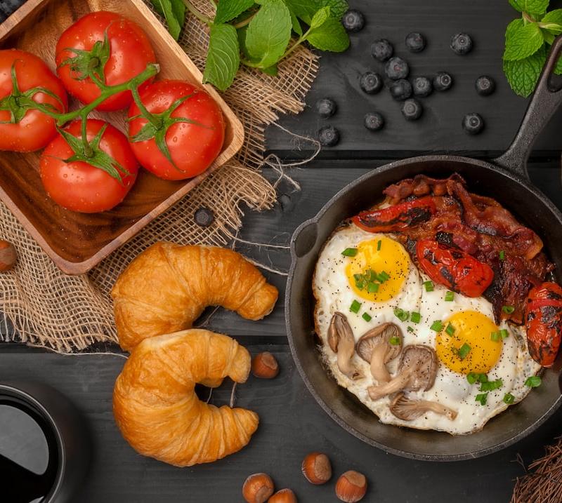Crispy Bacon & Tomato Egg Skillet