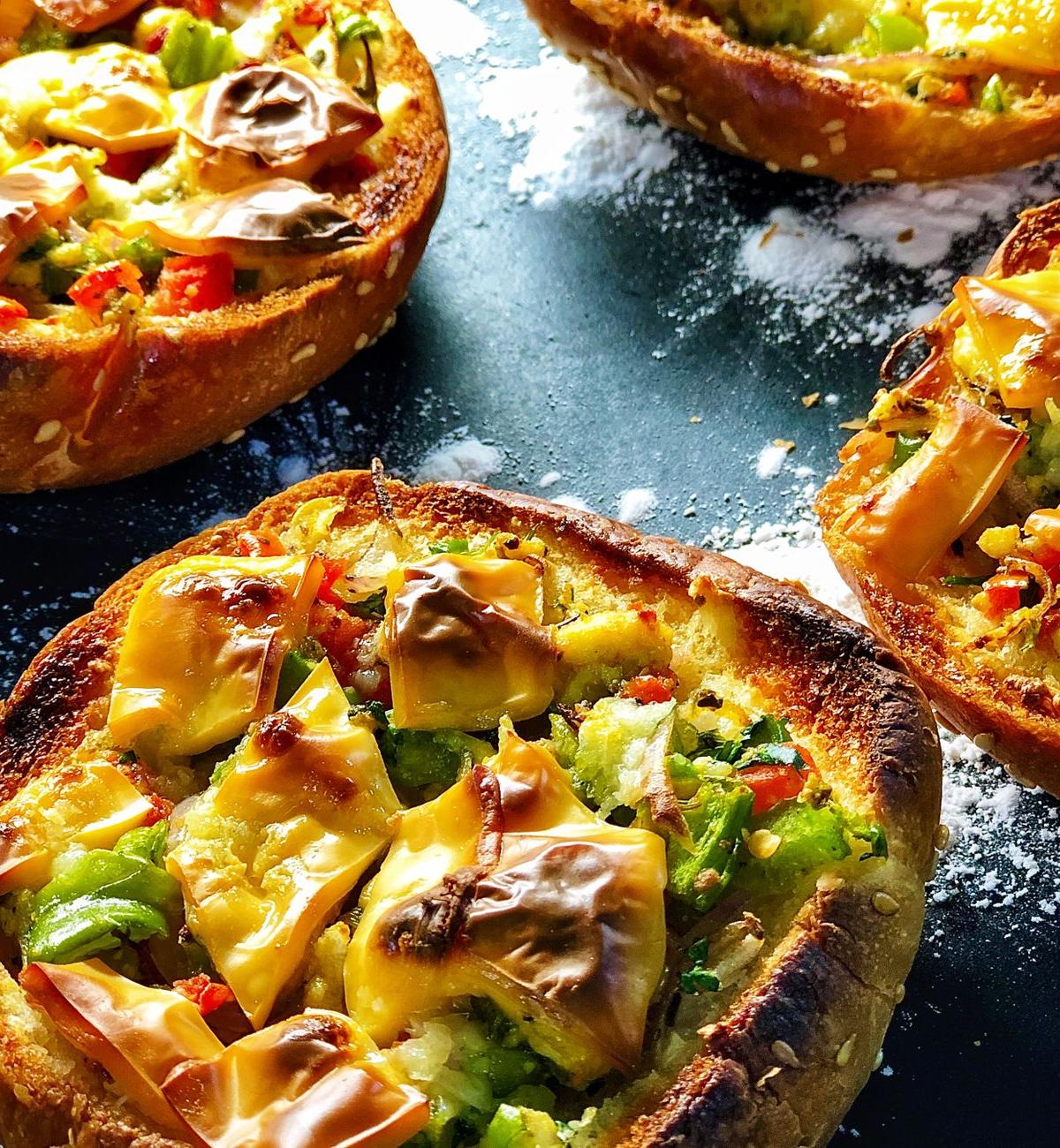 Crispy Cheese & Tomato Pizza Toast Bites
