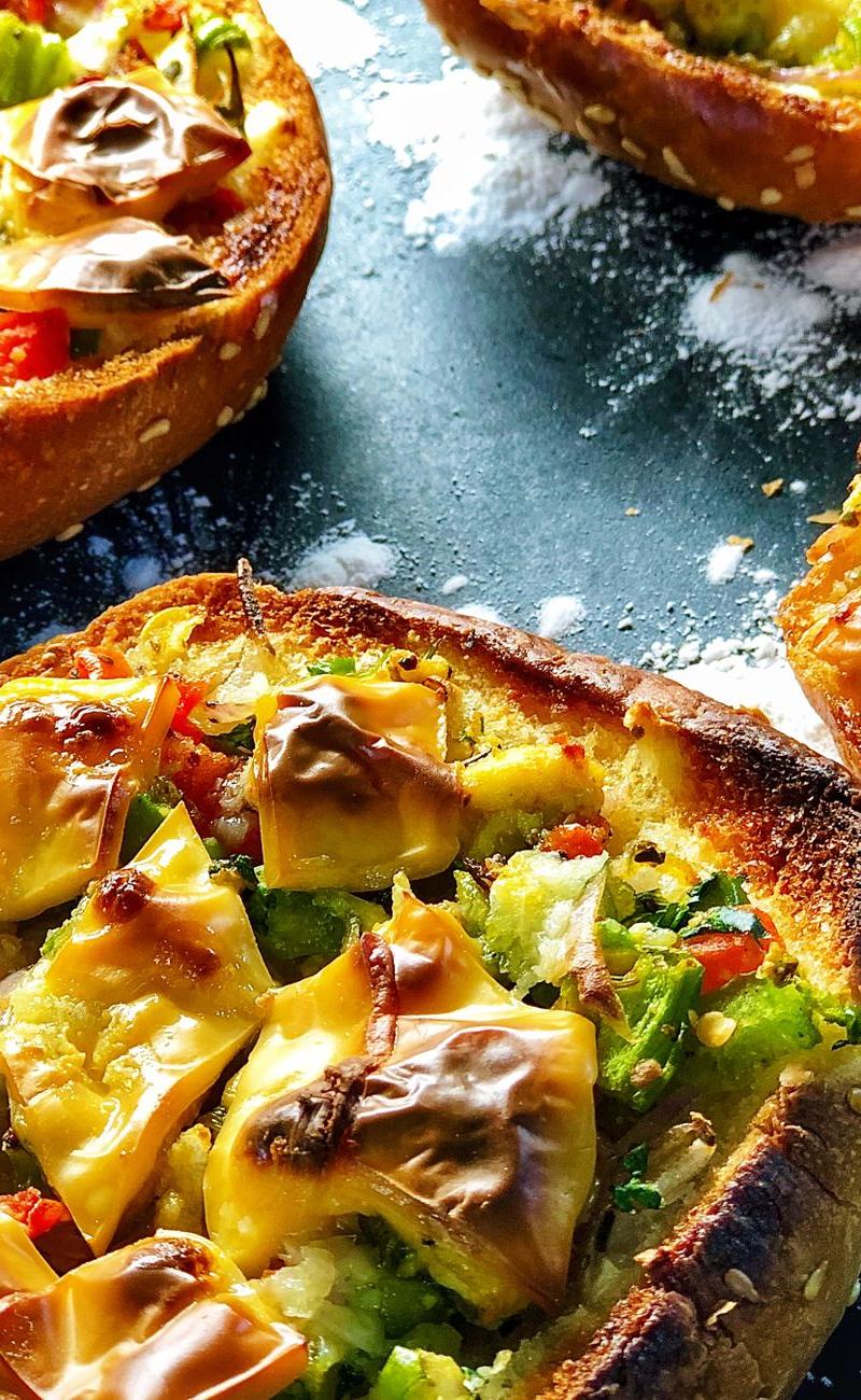 Crispy Cheese & Tomato Pizza Toast Bites