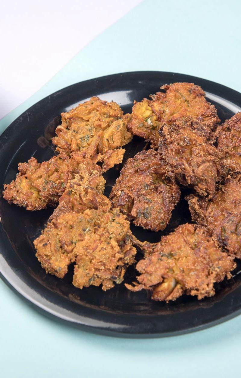 Crispy Chicken Pakora with Mint Dip
