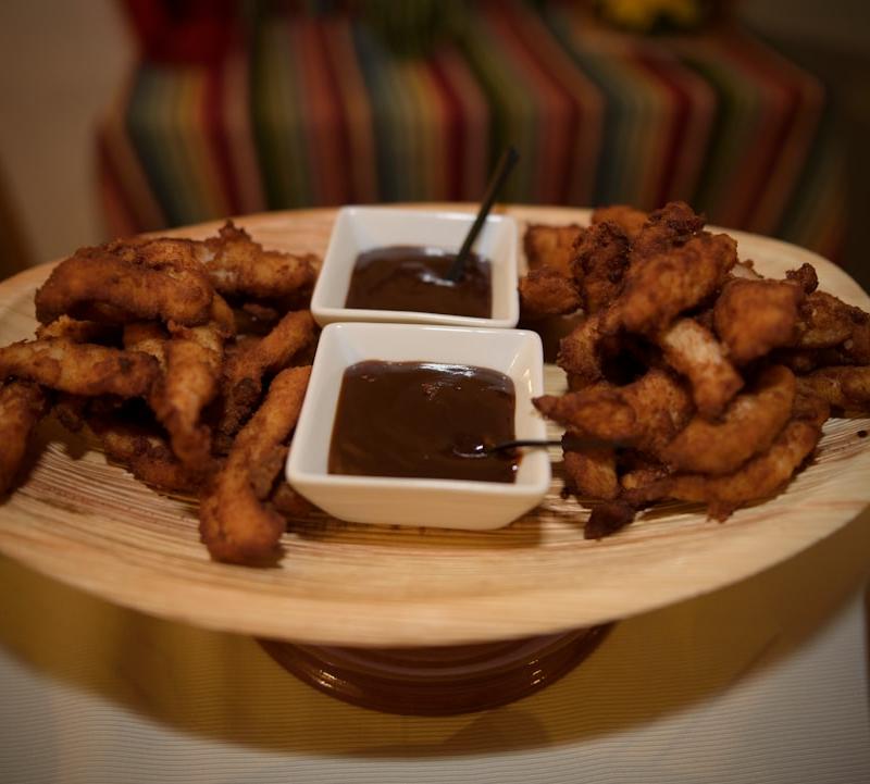 Crispy Chicken Pakora with Tamarind Dip