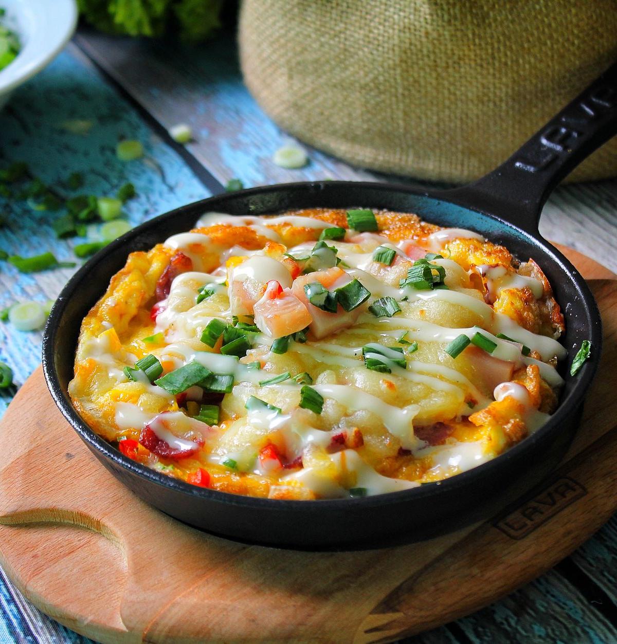 Crispy-Edge Frittata with Peppers & Cheese