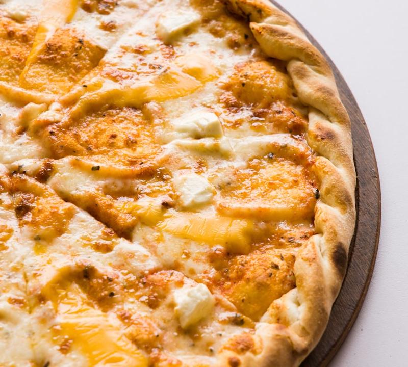 Crispy-Edge Hawaiian Pizza