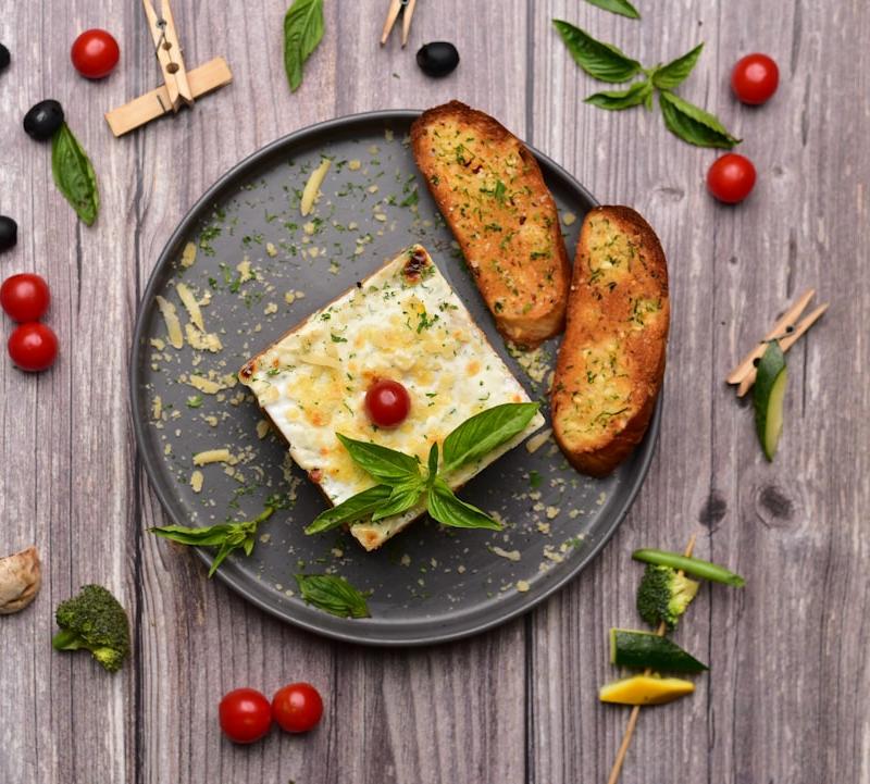 Crispy Feta & Honey with Garlic Bread