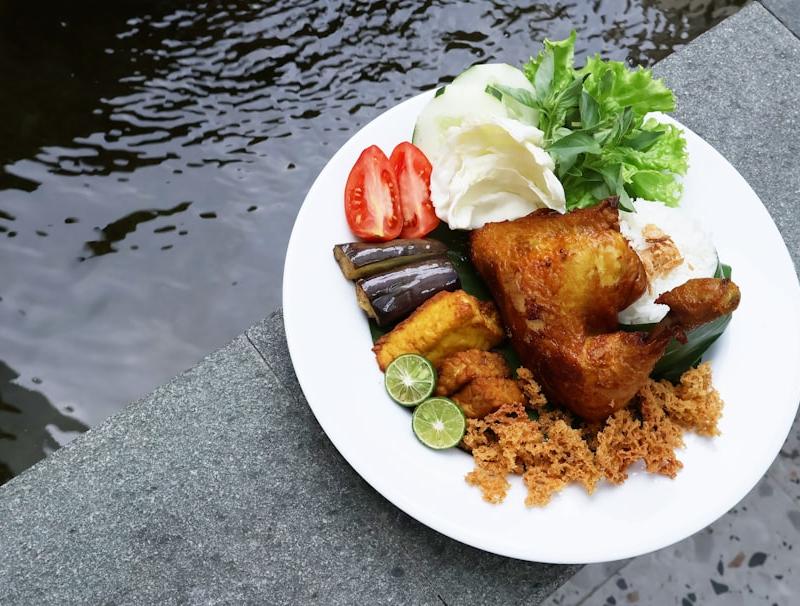 Crispy Fried Duck with Rice & Vegetable Plate
