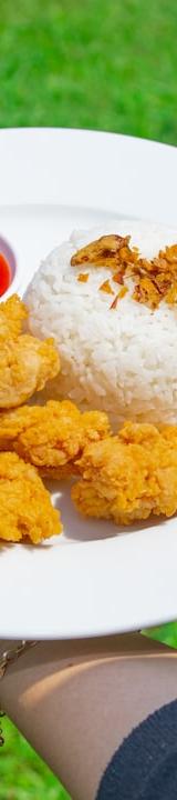Crispy Garlic Chicken with Rice & Chili Sauce