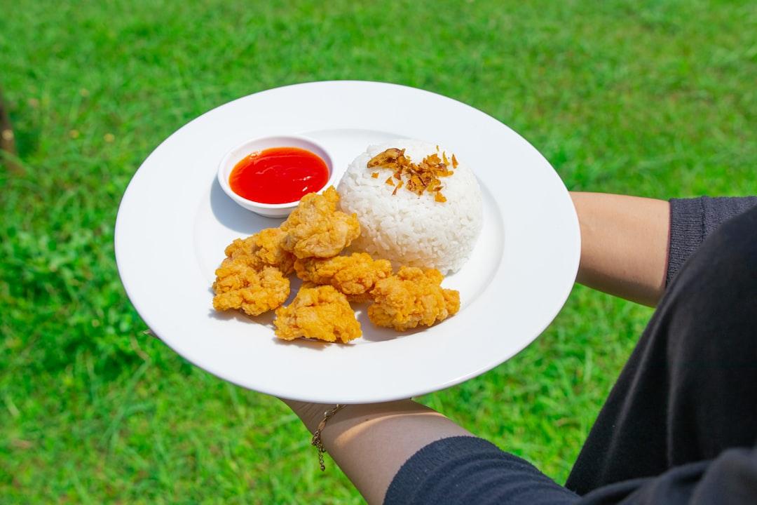 Crispy Garlic Chicken with Rice & Chili Sauce
