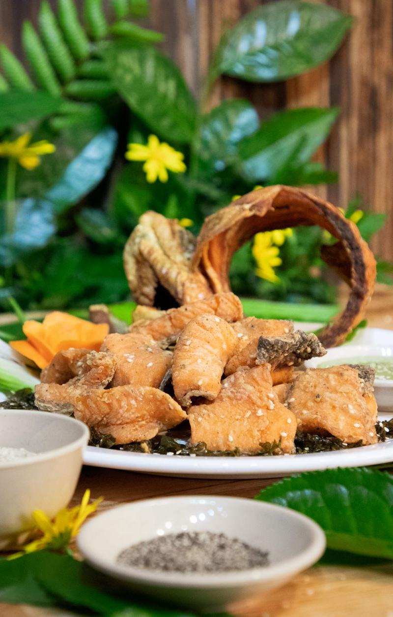 Crispy Garlic Fish with Dipping Sauce