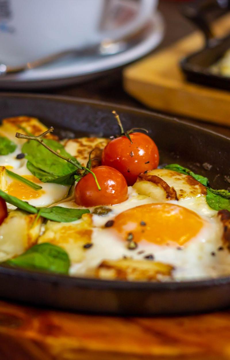 Crispy Halloumi, Spinach & Egg Skillet