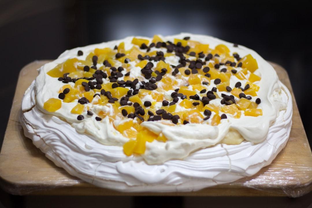 5-Minute Crispy Meringue Nests with Berries