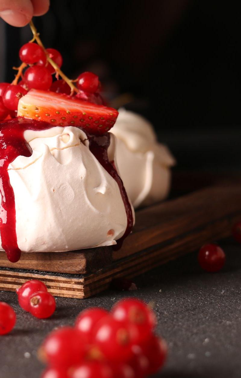 Crispy Meringue Nests with Berries