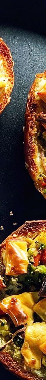 Crispy Mozzarella Pizza Toast Bites