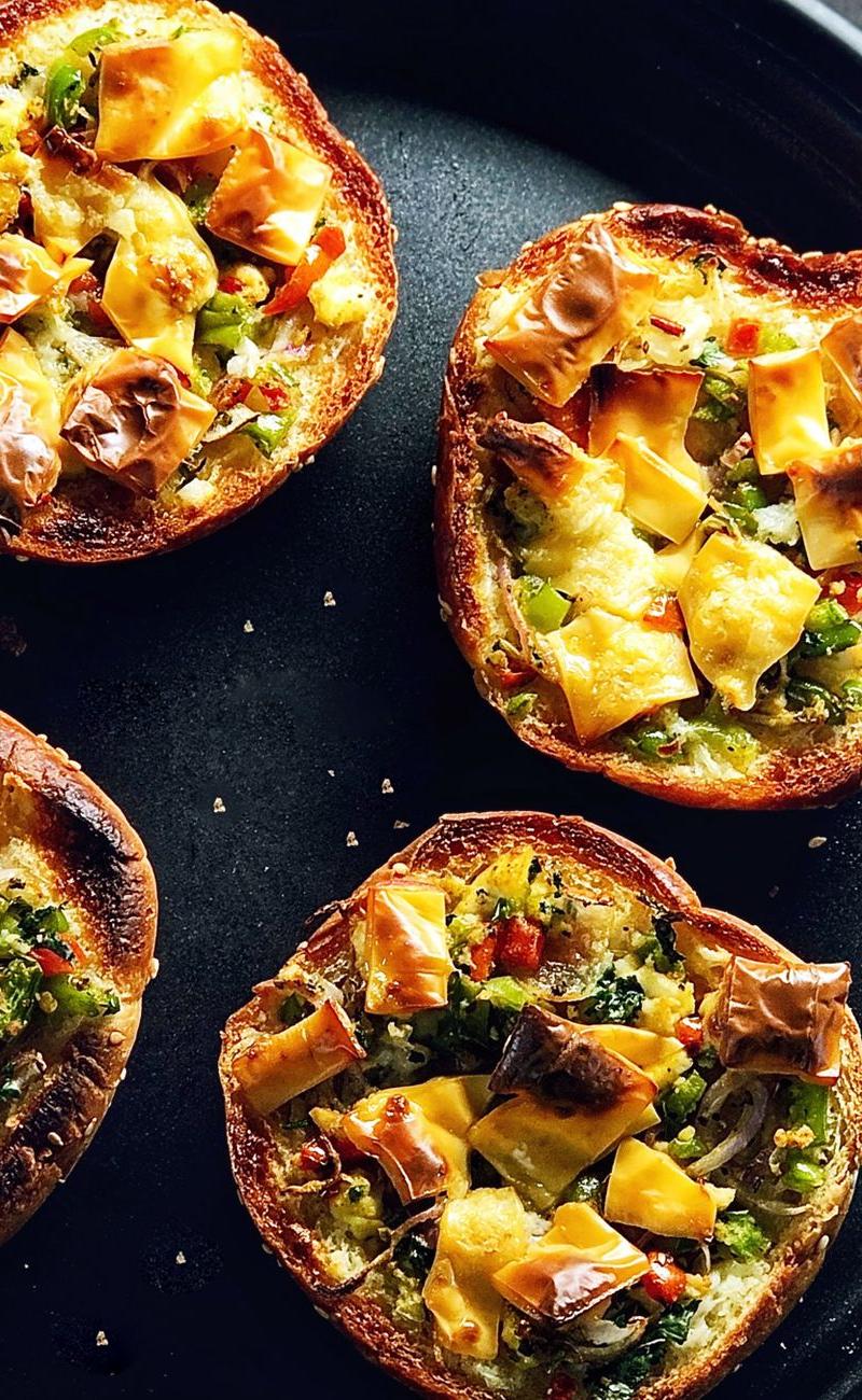 Crispy Mozzarella Pizza Toast Bites