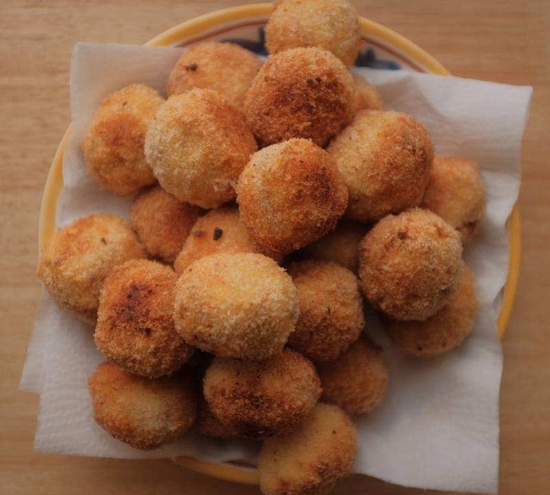 Crispy Mozzarella Risotto Balls