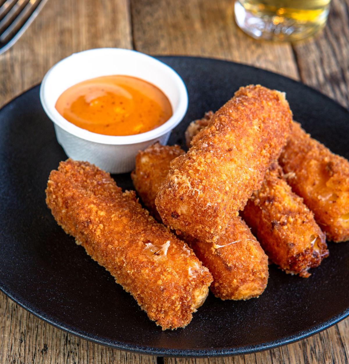 Crispy Mozzarella Sticks with Marinara