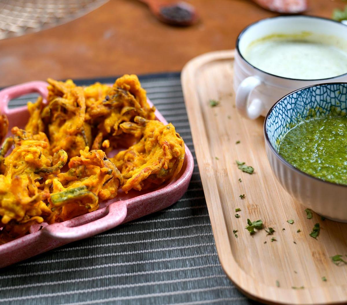 Crispy Onion Bhaji with Mint Chutney & Yogurt