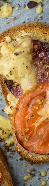 Crispy Pizza Toast Bites