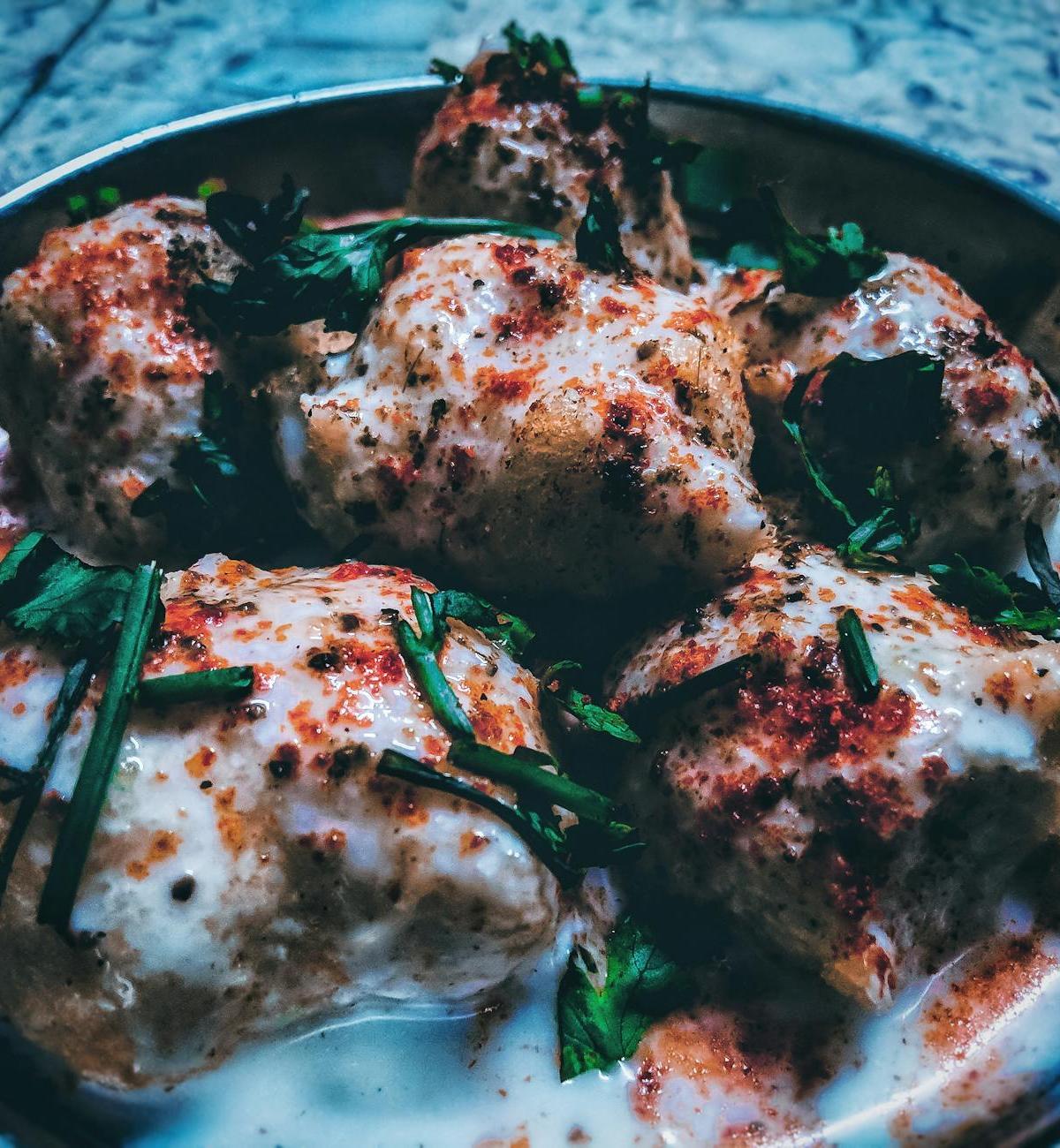 Crispy Potato Patties with Yogurt & Chutney