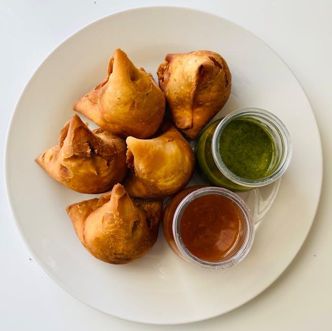 10-Min Crispy Samosa with Chutney