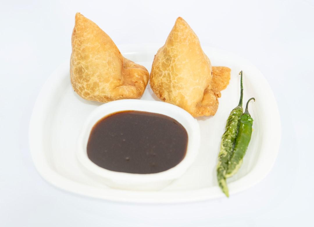 Crispy Samosa with Tamarind Chutney