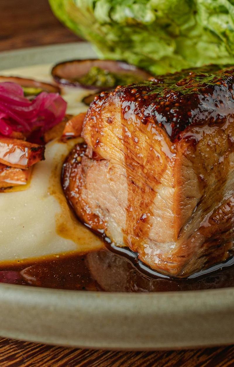 20-Min Crispy Steak with Mashed Potatoes & Onions