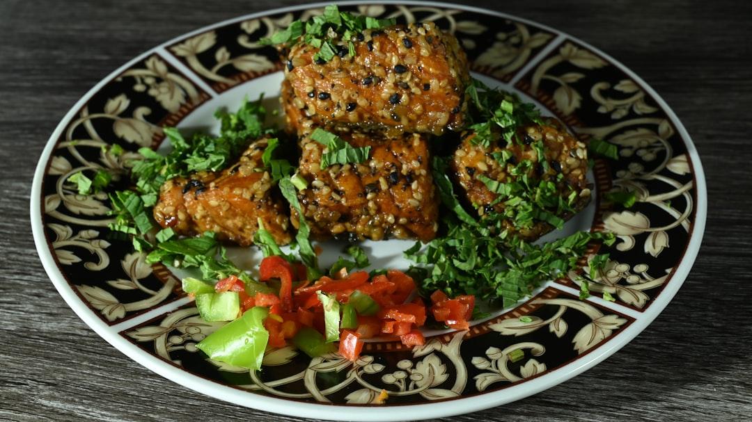 Crispy Ta'ameya with Fresh Tomato & Pepper Salad