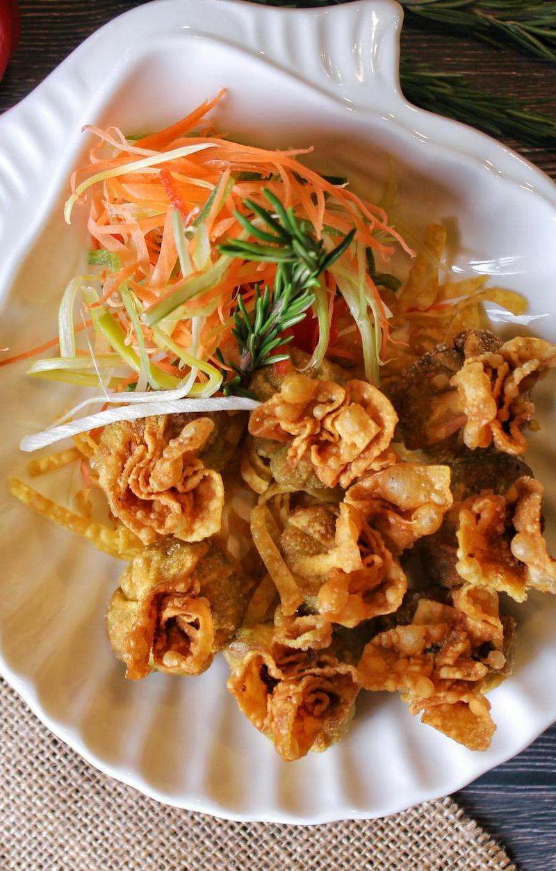 Crispy Wontons with Sweet Chili Dip