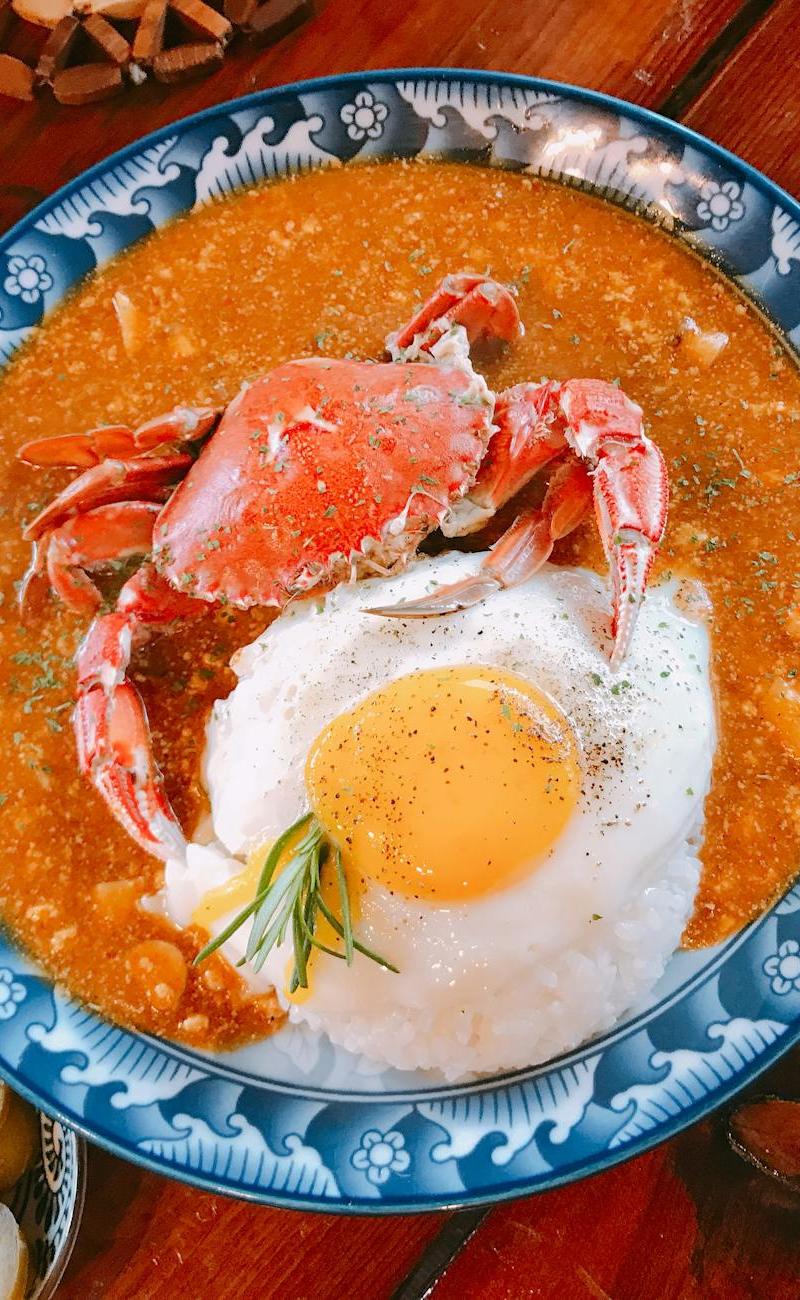 Curry Powder Crab with Rice & Fried Egg