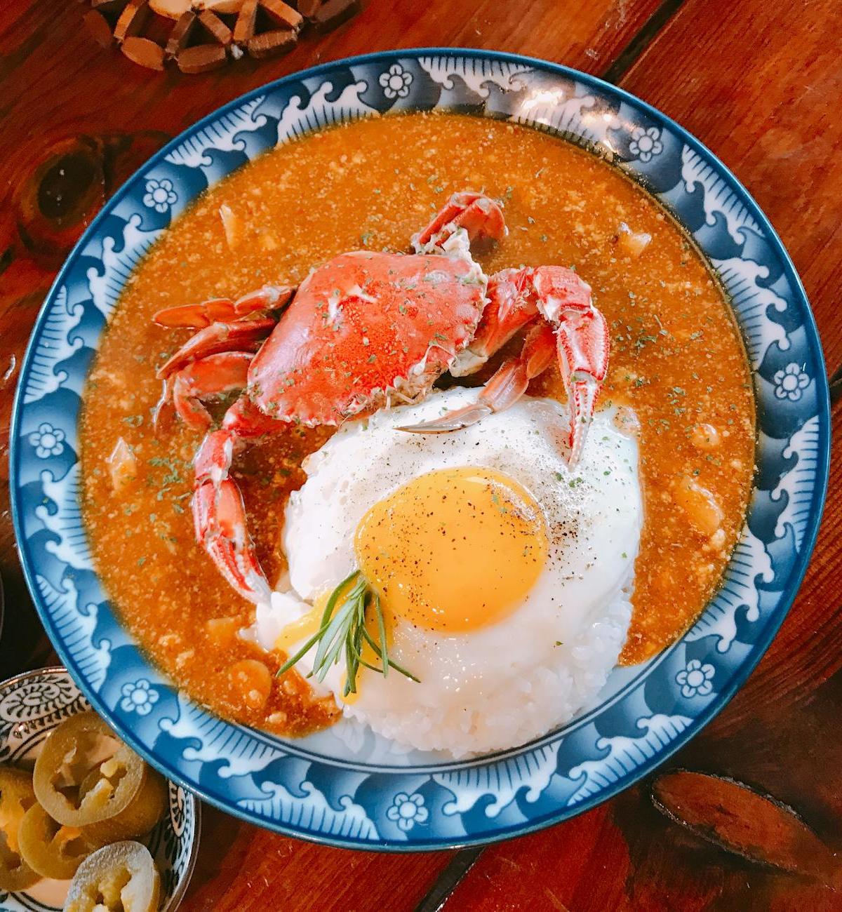 Curry Powder Crab with Rice & Fried Egg