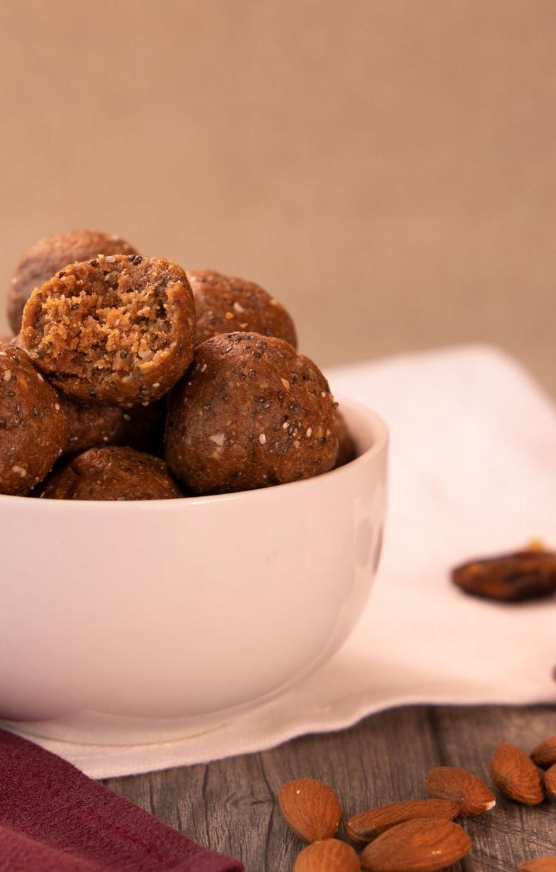 Date and Almond Energy Balls