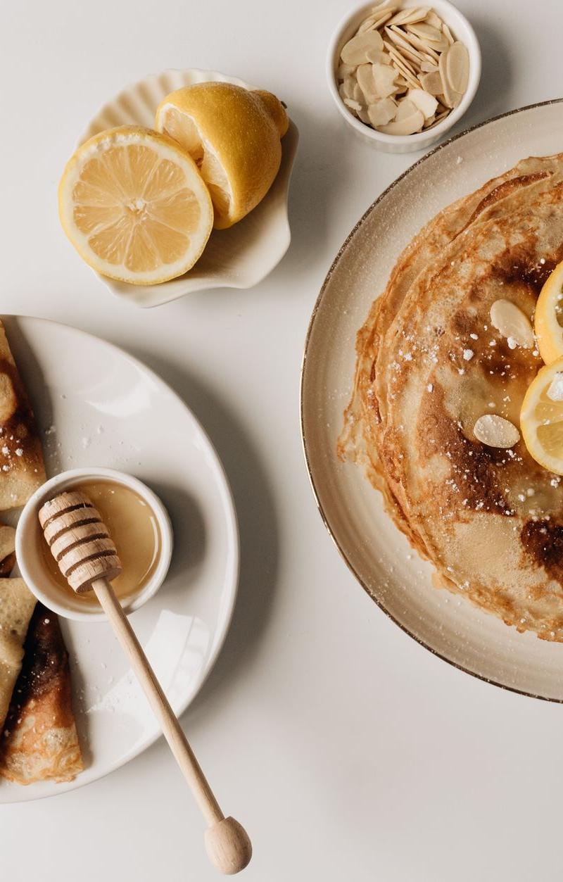 Dutch Pannenkoeken with Caramelized Apples