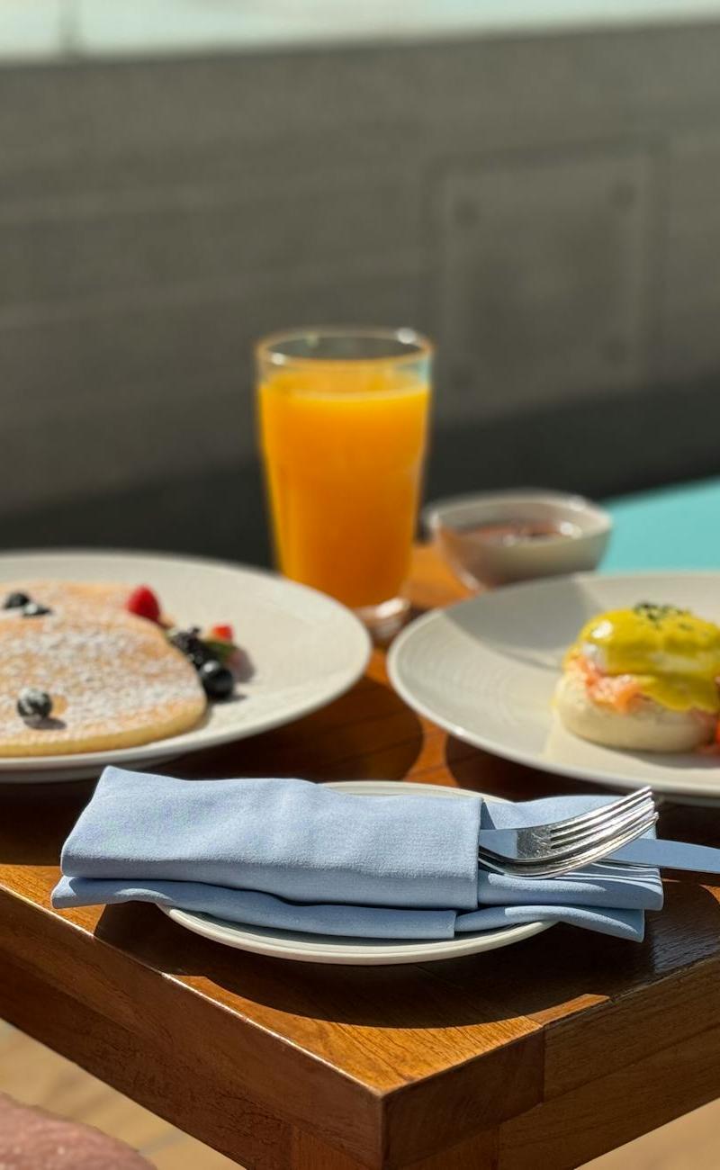 15-Minute Eggs Benedict Breakfast For Two