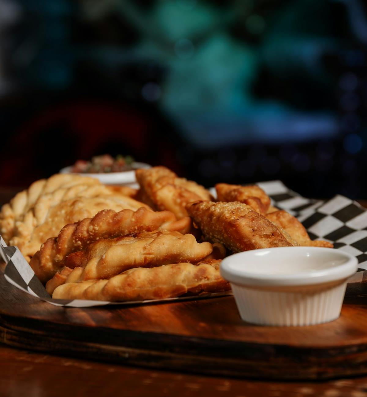 Empanadas Colombianas con Ají