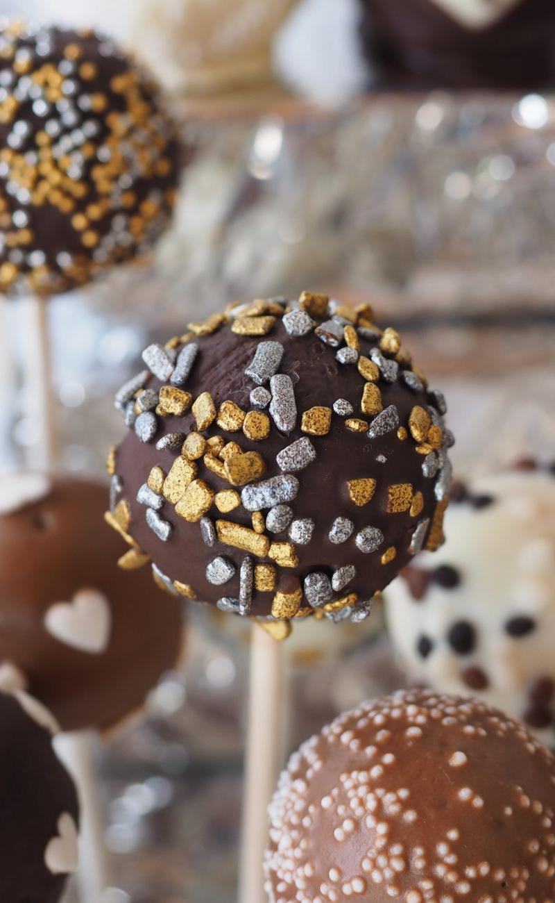 10-Minute Chocolate Cake Pops