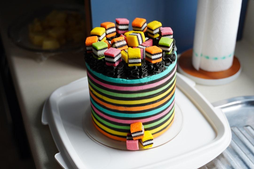 5-Minute Rainbow Cake (No Bake)
