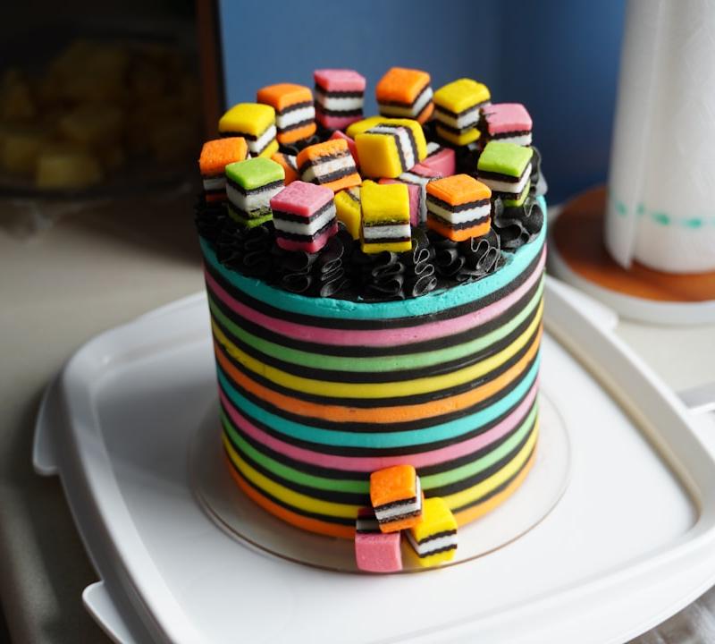 5-Minute Rainbow Cake (No Bake)