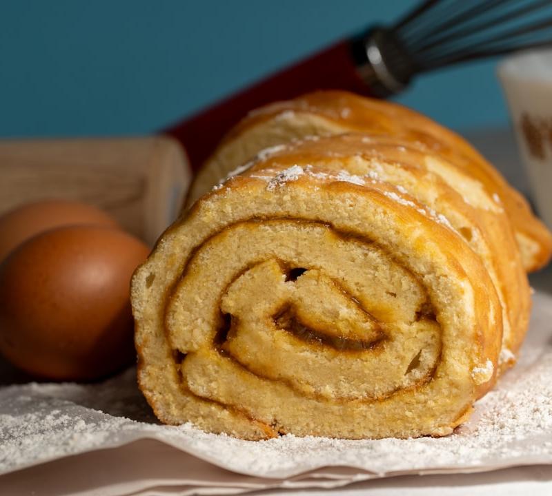 French Swiss Roll Cake